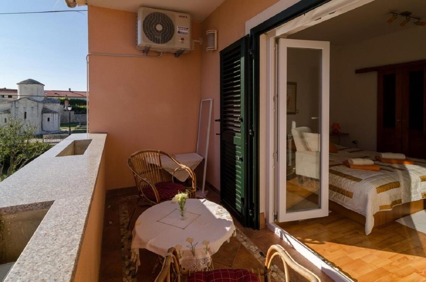 Holiday Home Old Town - Great Location Nin Bagian luar foto