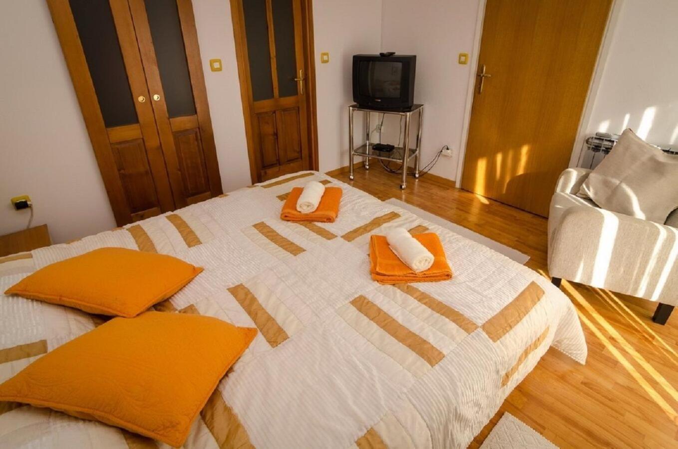 Holiday Home Old Town - Great Location Nin Bagian luar foto