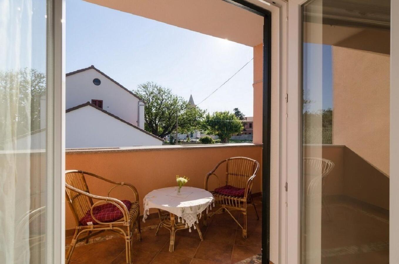 Holiday Home Old Town - Great Location Nin Bagian luar foto