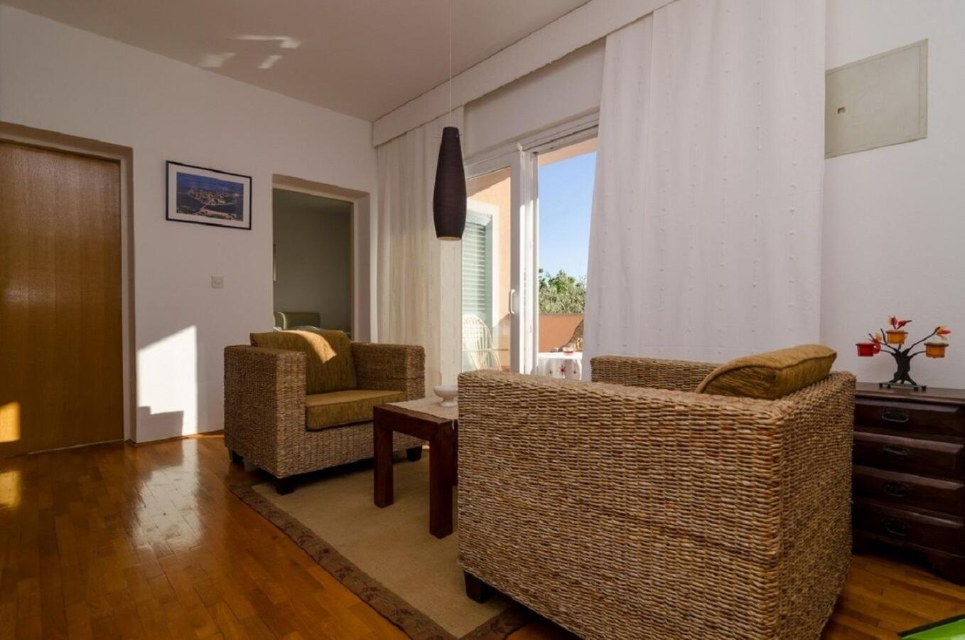 Holiday Home Old Town - Great Location Nin Bagian luar foto
