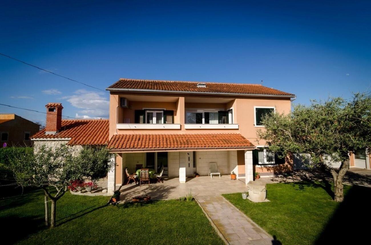 Holiday Home Old Town - Great Location Nin Bagian luar foto